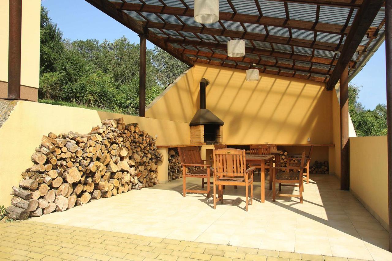 Cerny Kocour Apart Hotel Sarovy Exterior photo
