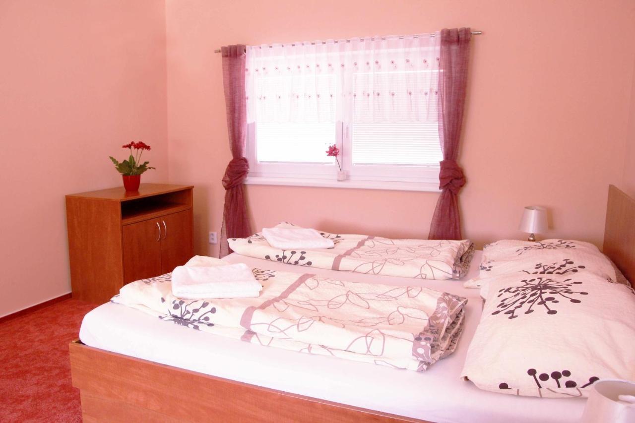 Cerny Kocour Apart Hotel Sarovy Exterior photo