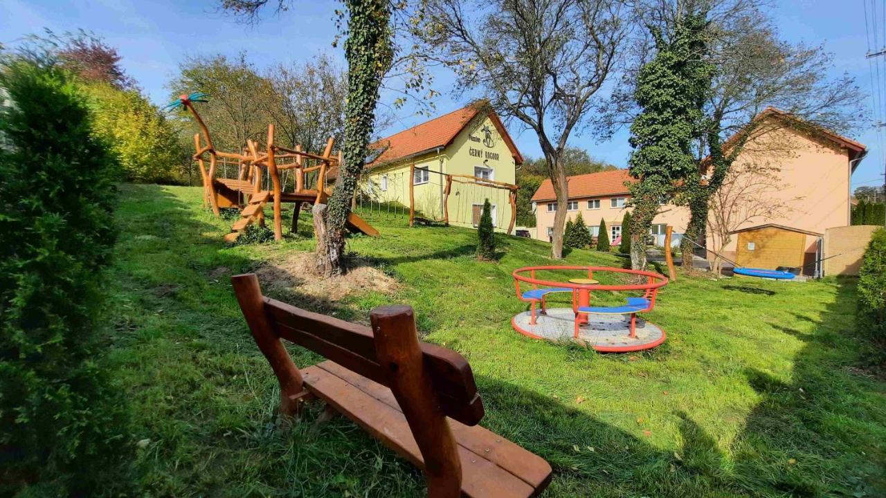 Cerny Kocour Apart Hotel Sarovy Exterior photo
