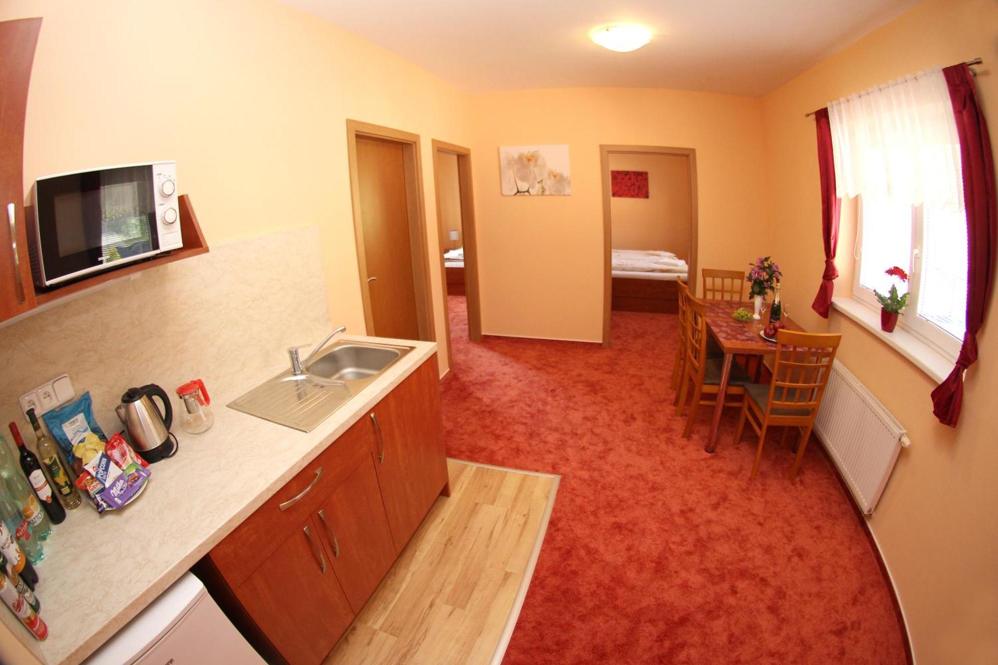 Cerny Kocour Apart Hotel Sarovy Exterior photo